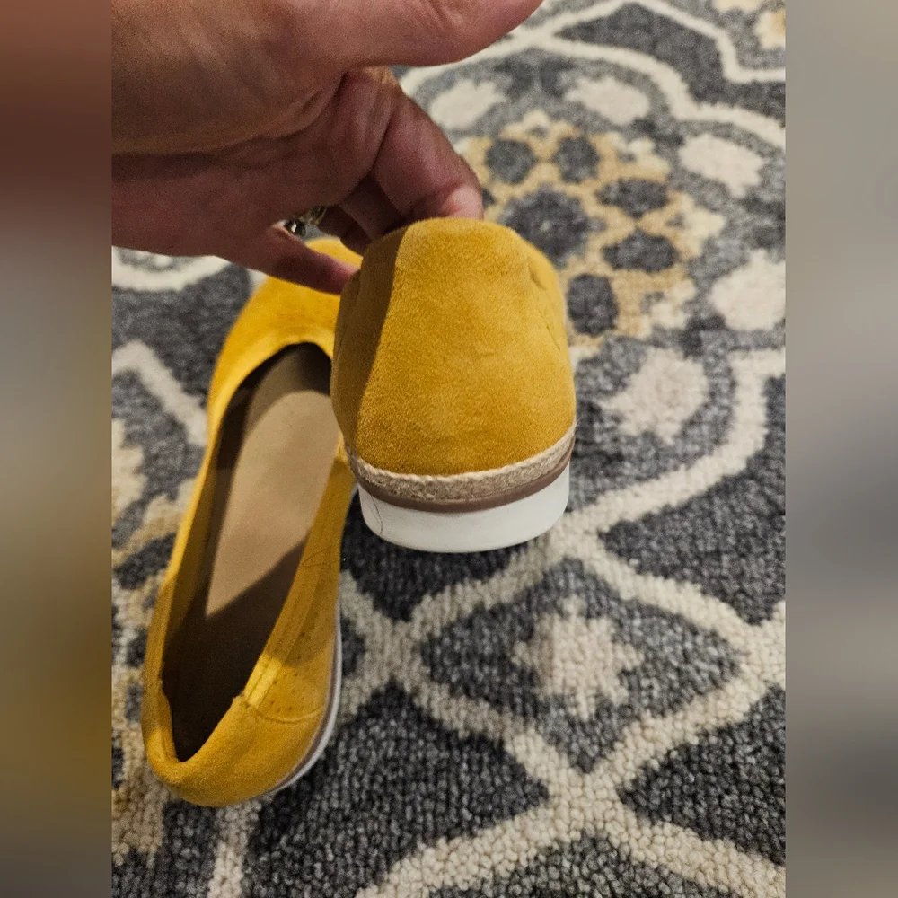 Clarks Collection Serena Kellyn Yellow Suede Espadrilles Flats US 10W